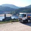 Camion de livraison et paysage de la Loire